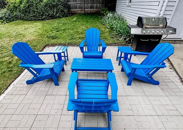Modern Near Dt And Naval Base * Libertyville
