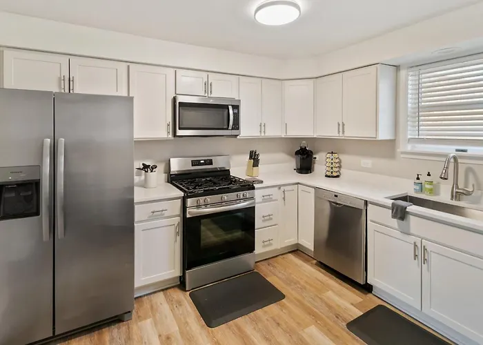 Modern Near Dt And Naval Base Holiday home