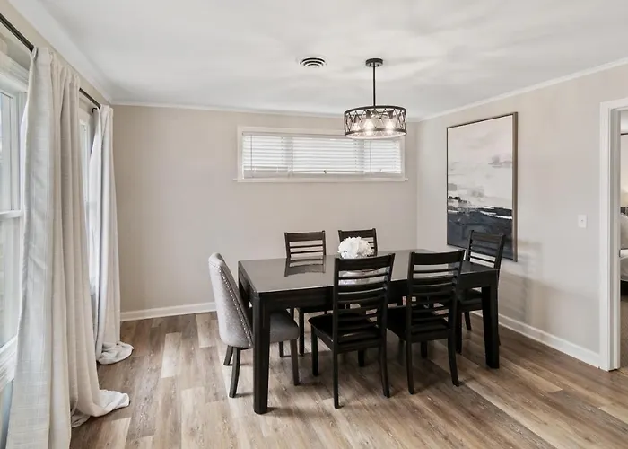 Modern Near Dt And Naval Base Holiday home *