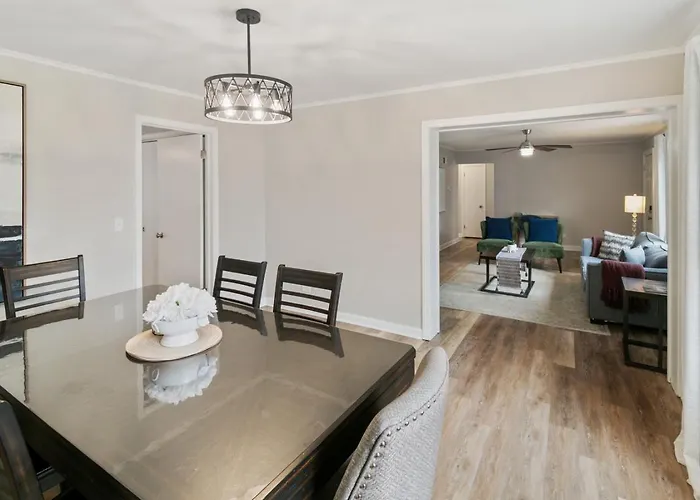 Modern Near Dt And Naval Base Holiday home *