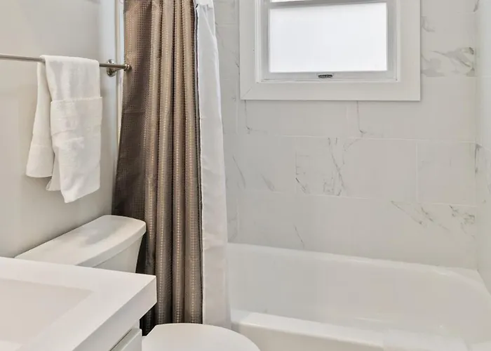 Modern Near Dt And Naval Base Holiday home