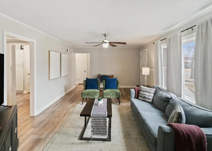 Holiday home Modern Near Dt And Naval Base Libertyville