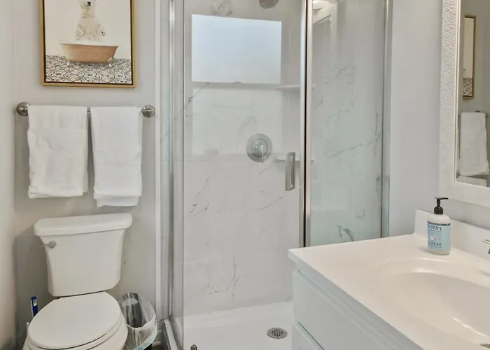 Modern Near Dt And Naval Base Holiday home