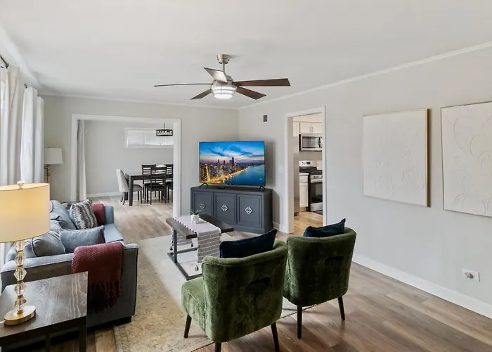 Modern Near Dt And Naval Base Libertyville