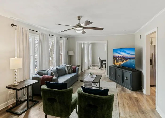 Modern Near Dt And Naval Base Holiday home *